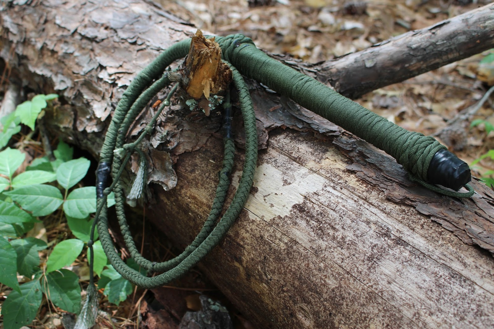 Jake Makes 6 Foot Paracord Bullwhip
