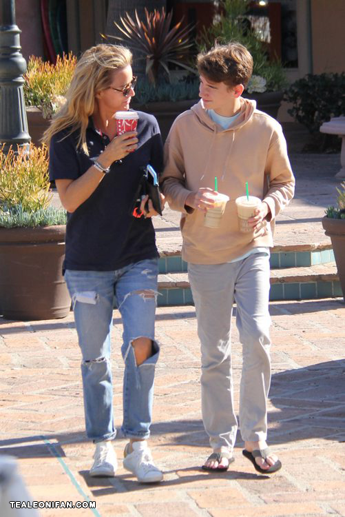 Téa Leoni and son seen in California November 24, 2016 Téa Leoni Fan