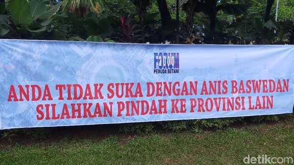 Spanduk Pro-Anies: Tak Suka Anis, Pindah Saja ke Provinsi Lain