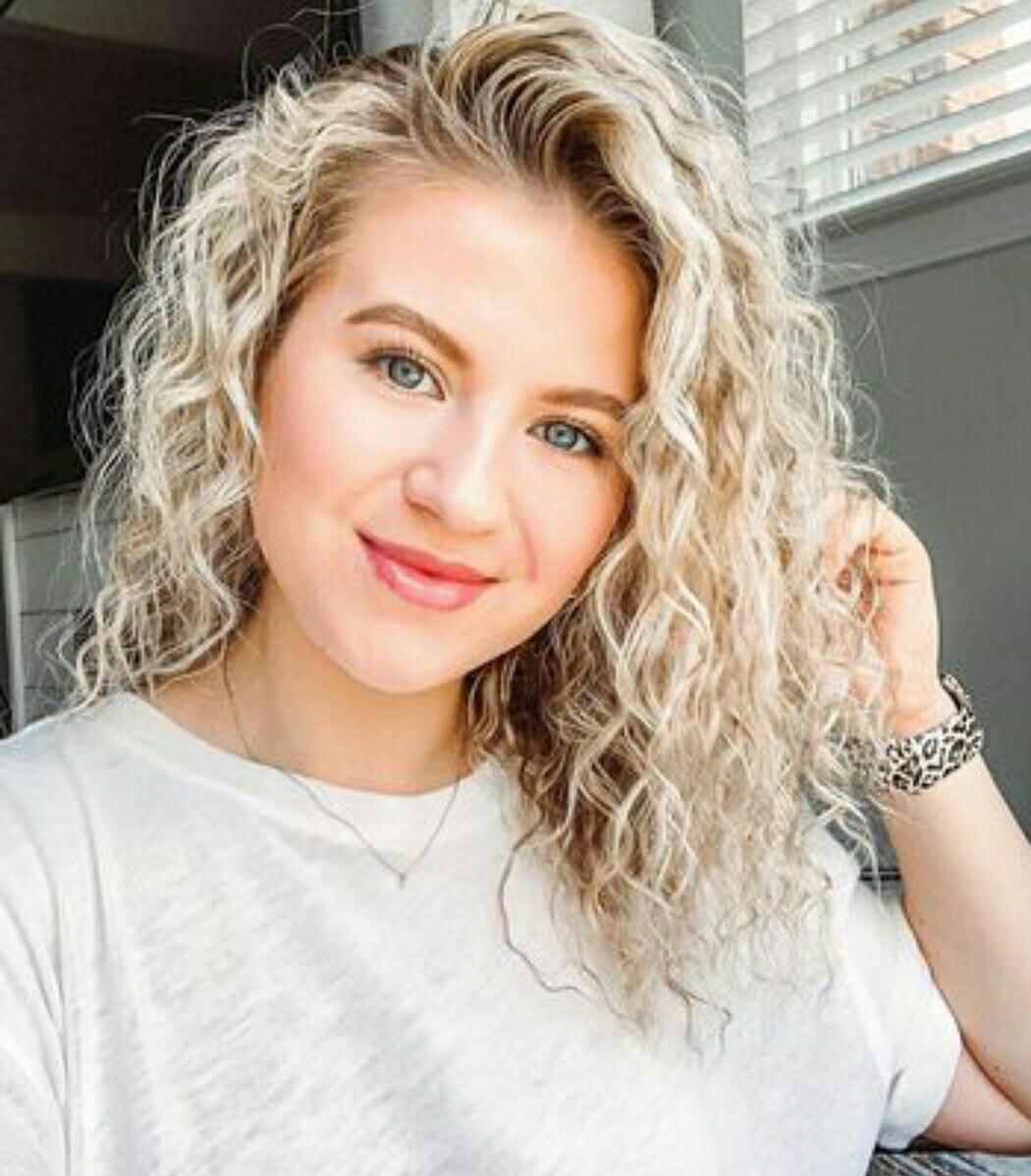 Milana belarus. Следователи волосы волнистые