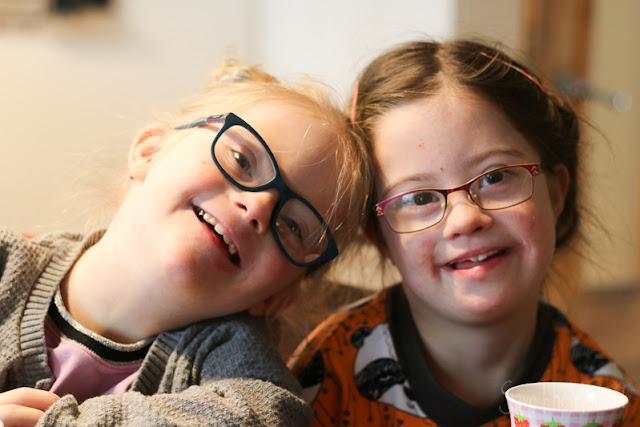 Jolina und Sontje, Freundinnen mit Down Syndrom