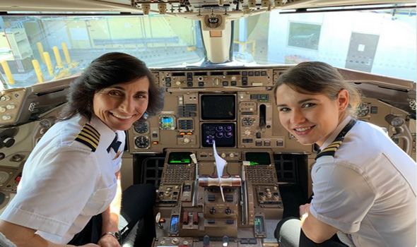 Keren, Ibu Dan Anak Sama-Sama Jadi Pilot Dalam Pesawat Yang Sama Keren, Ibu Dan Anak Sama-Sama Jadi Pilot Dalam Pesawat Yang Sama