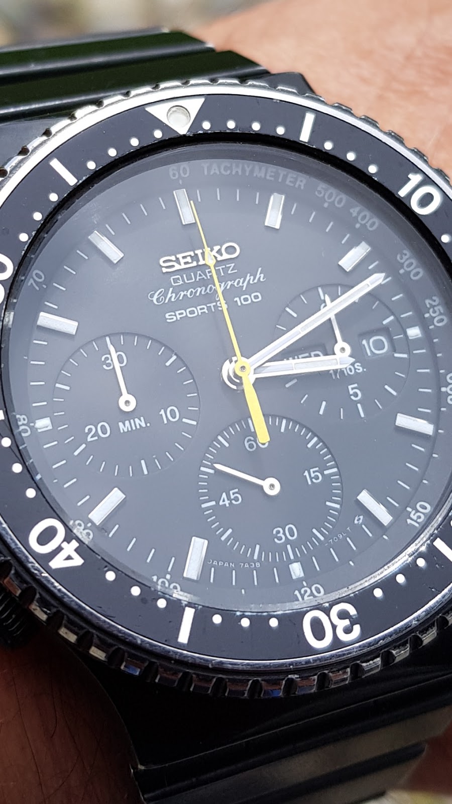 SEIKO 7A38-7080 CHRONO PVD - Il primo cronografo al mondo con affissione  analogica e complicazione day date anno 1984 [Nuovo arrivo]