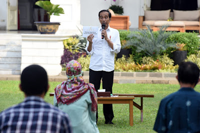 Jokowi Ingatkan Masyarakat, Bantuan Modal Kerja Bukan Untuk Beli Hape dan Emas