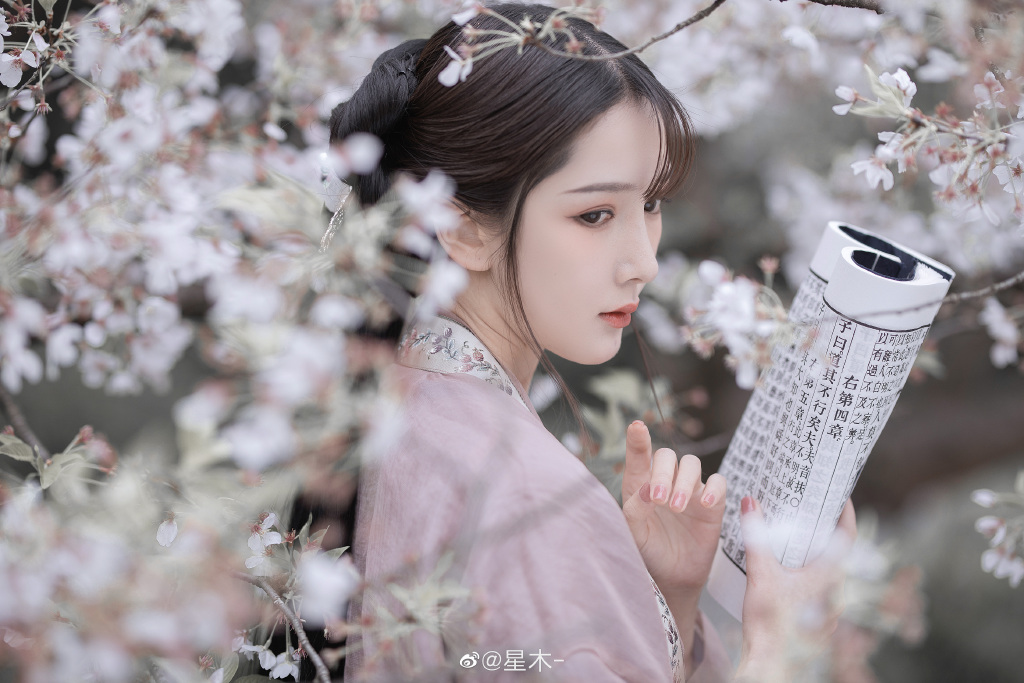 Image-Chinese-cute-model-Beautiful-girl-with-Chinese-historical-costume-TruePic.net