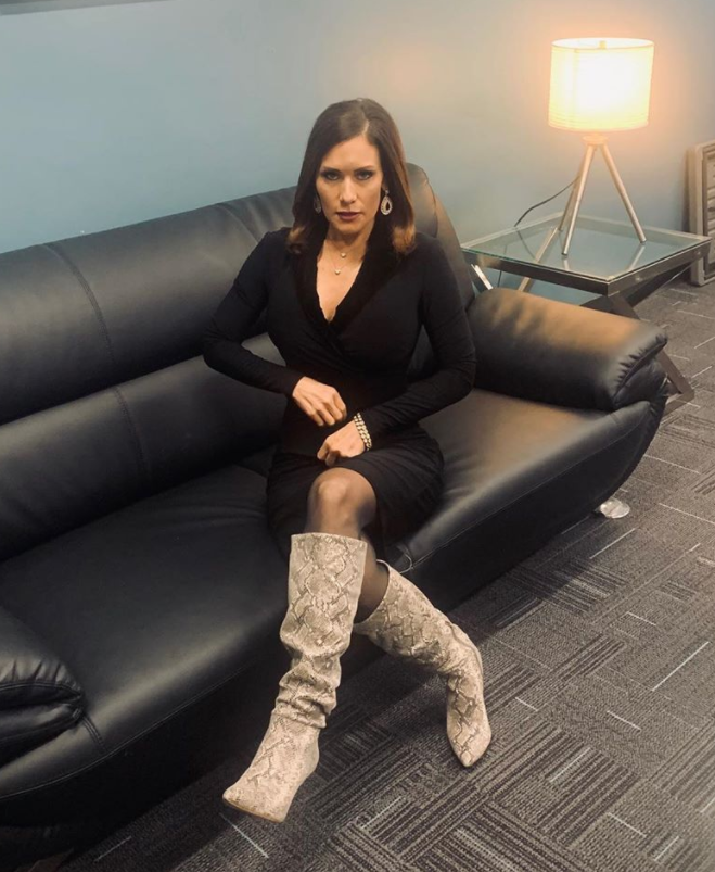 THE APPRECIATION OF NEWSWOMEN WEARING BOOTS BLOG erin logan