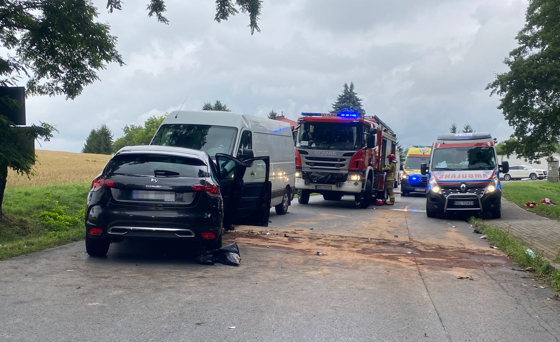 Wypadek w Sielcu. Cztery osoby w szpitalu [FOTO]