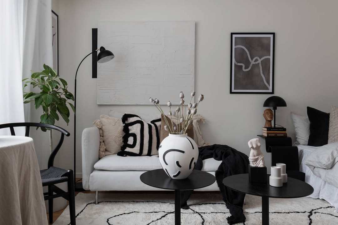 COLLECTION DE VASES ET DE GRAPHISMES