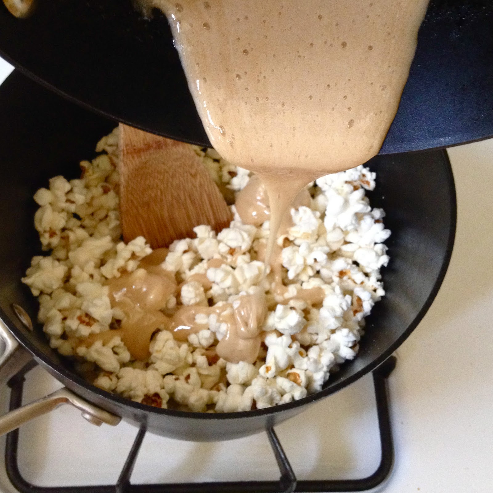 Easy Maple Syrup Caramel Corn (gluten free, vegan, and sugar free