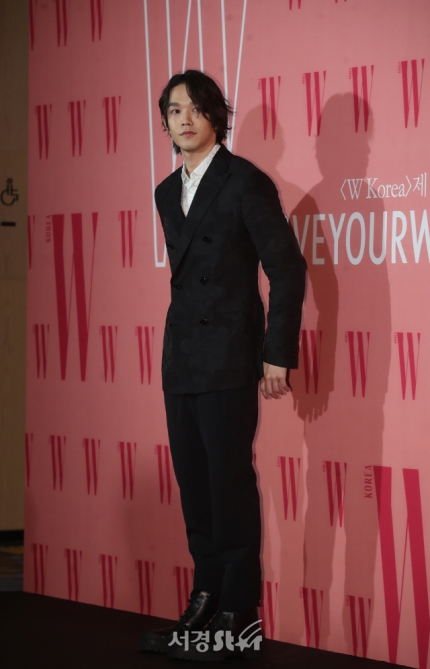 깔끔+모던한 수트입은 케빈오 | 인스티즈