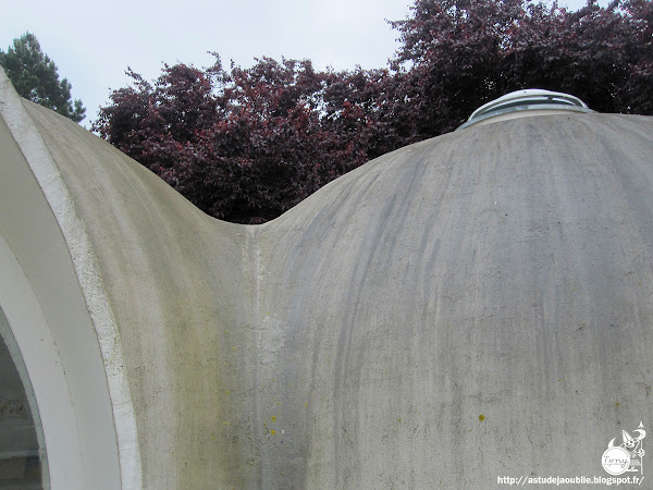 Saint-Fargeau-Ponthierry - Maisons / ateliers bulles - Balloon shells  (actuellement :  Ferme pédagogique Fermenbul.  Architecte / concepteur: Heinz Isler  Construction: 1976 - 1977