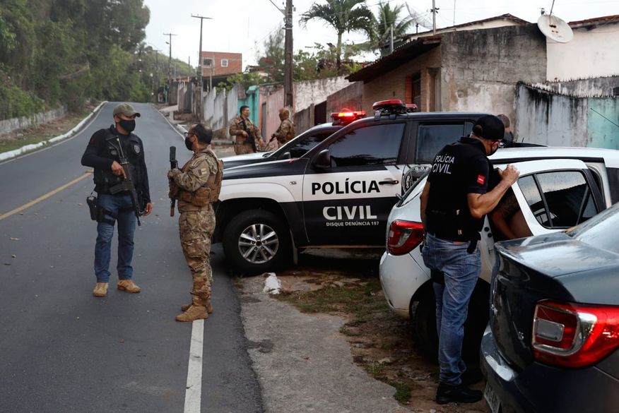 Polícia Civil cumpre mandados de busca e apreensão contra suspeitos de envolvimento com organizações criminosas em João Pessoa