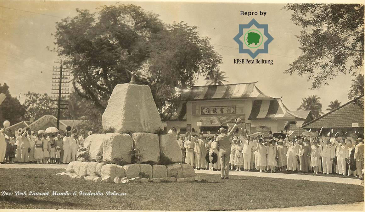 Pemandangan Di Depan Jam Gede Tempo Dulu Ternyata Ada Gapura Bertuliskan Aksara Mandarin Komunitas Peta Belitung