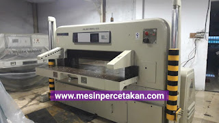 Mesin Potong Kertas POLAR 155 EMC