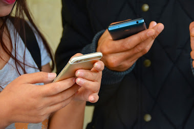 texting 1490691 1920 Video Calling : सावधान- अगर कर रहें हैं वीडियो कॉल पर बात तो, हो सकतें हैं इनका शिकार -
