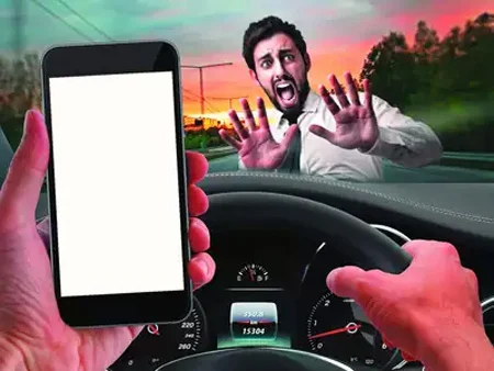 Driving License to be Cancelled for at Least Three Months for Using Mobile while Driving in Kochi, News, Local-News, Mobile Phone, Driving Licence, Suspension, Humor, Passengers, Kerala, Kochi