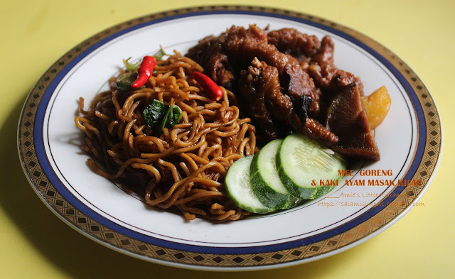 Mee Goreng & Kaki Ayam Masak Kicap