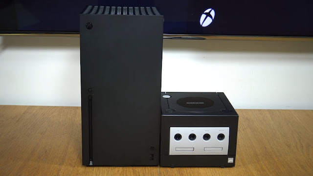 شاهد بالصور مقارنة حقيقية لحجم جهاز Xbox Series X مع باقي أجهزة الألعاب 