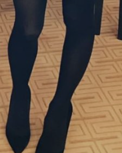 Celebrity Legs and Feet in Tights: Kelly Ripa`s Legs and Feet in Tights 8