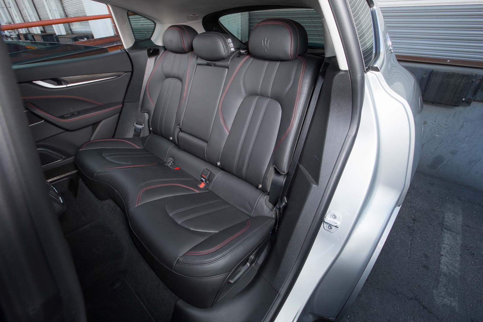 GIÁ XE 5 CHỖ MASERATI LEVANTE CÓ GÌ HAY?.