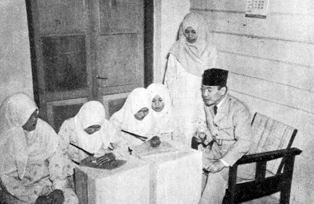 Soekarno Mengakui Spirit Nabi Muhammad dalam Merebut Kemerdekaan RI Soekarno Mengakui Spirit Nabi Muhammad dalam Merebut Kemerdekaan RI