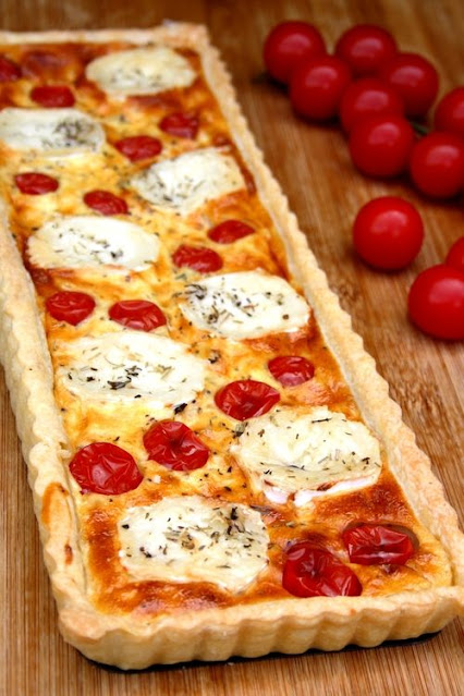 French Food Friday -Tarte au fromage de chèvre et tomates cerises