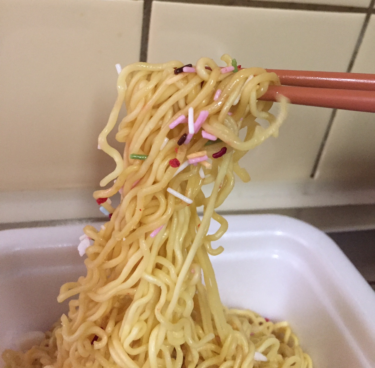 IppeiChan Night Stall Yakisoba Shortcake Flavor / 一平ちゃん夜店の焼そば ショートケーキ味