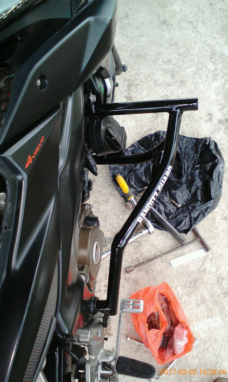 CUSTOM ENGINE GUARD,CRASH BAR,TUBULAR,SIDE GUARD,ENGINE COVER,BREKET