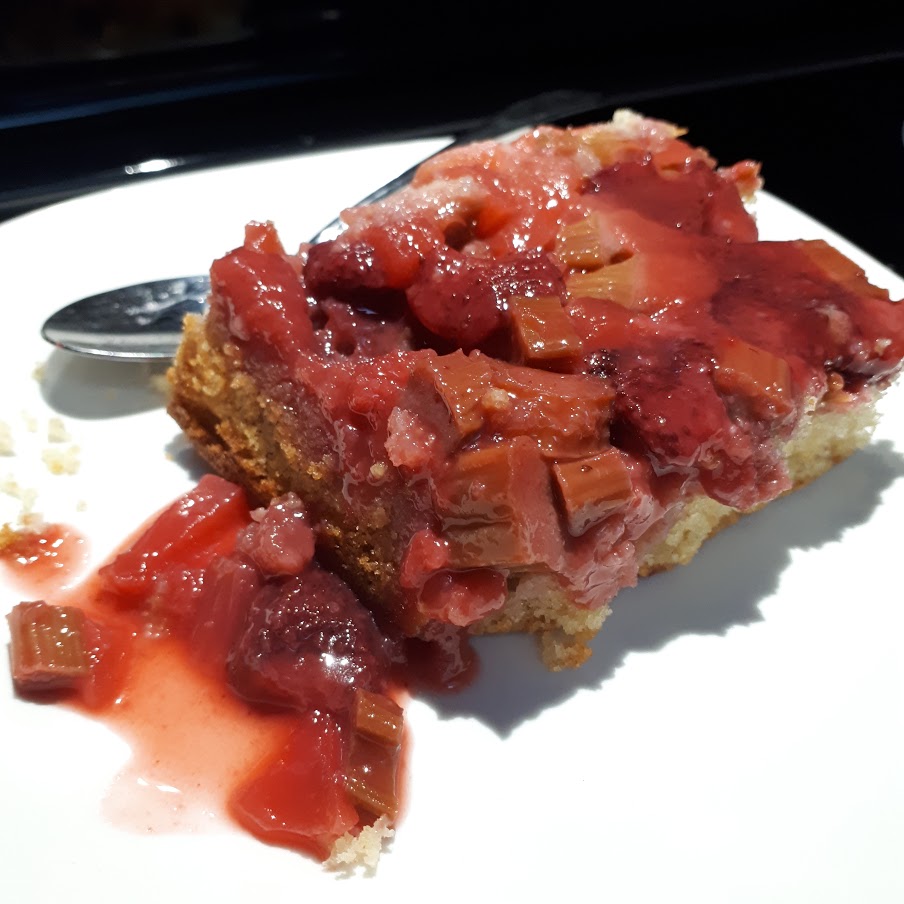 Pouding rhubarbe, fraise et pomme