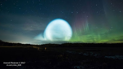 Φρενίτιδα στη Σιβηρία: Τεράστια φωσφορίζουσα μπάλα εμφανίστηκε στον ουρανό - Η εξήγηση του ρωσικού στρατού  