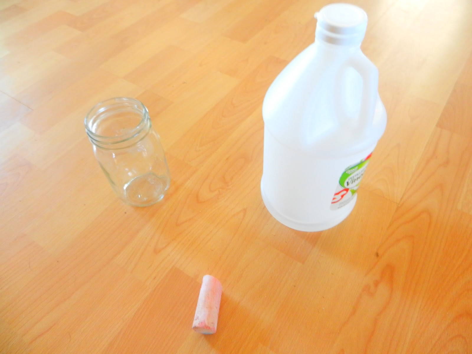 Wyatt's Silly Science Rock Eater Will the Vinegar Destroy the Chalk?