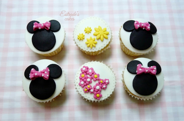 cupcakes de Minnie Mouse decorados con fondant - 1
