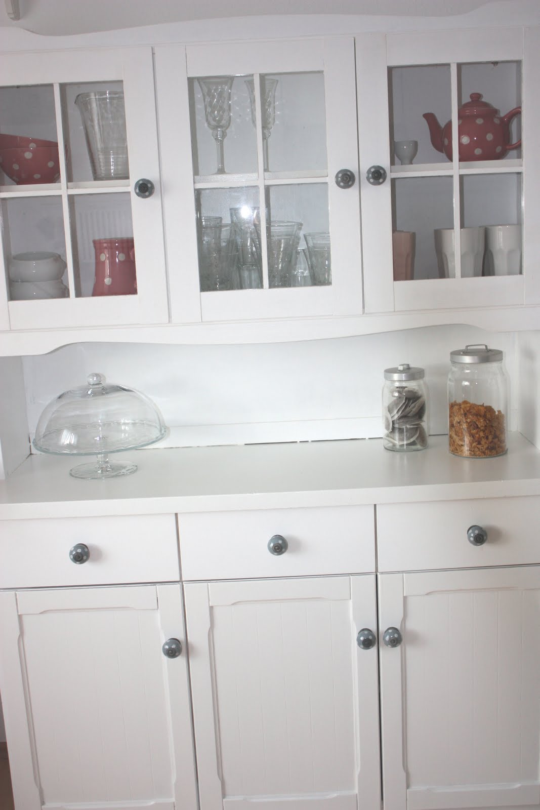 selected works with cream on it: Von neuen/alten Küchenbuffets