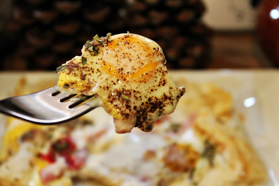 QUICHE DE BECHAMEL, BACON Y HUEVOS DE CODORNIZ {THERMOMIX}