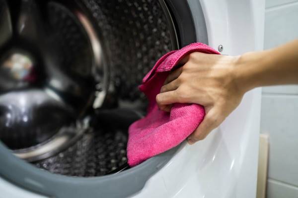 Tại sao nên vệ sinh máy giặt thường xuyên