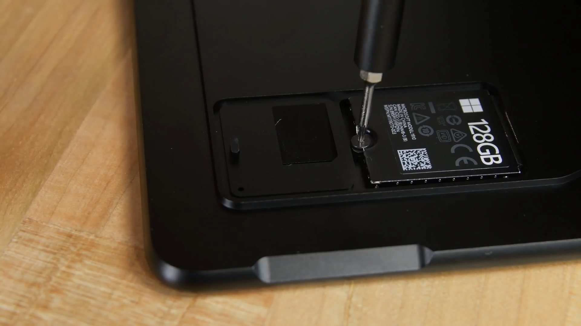 Q&A Microsoft Surface Pro X Bisa Upgrade SSD, RAM, Ganti Baterai, SD Card Slot, HDMI?