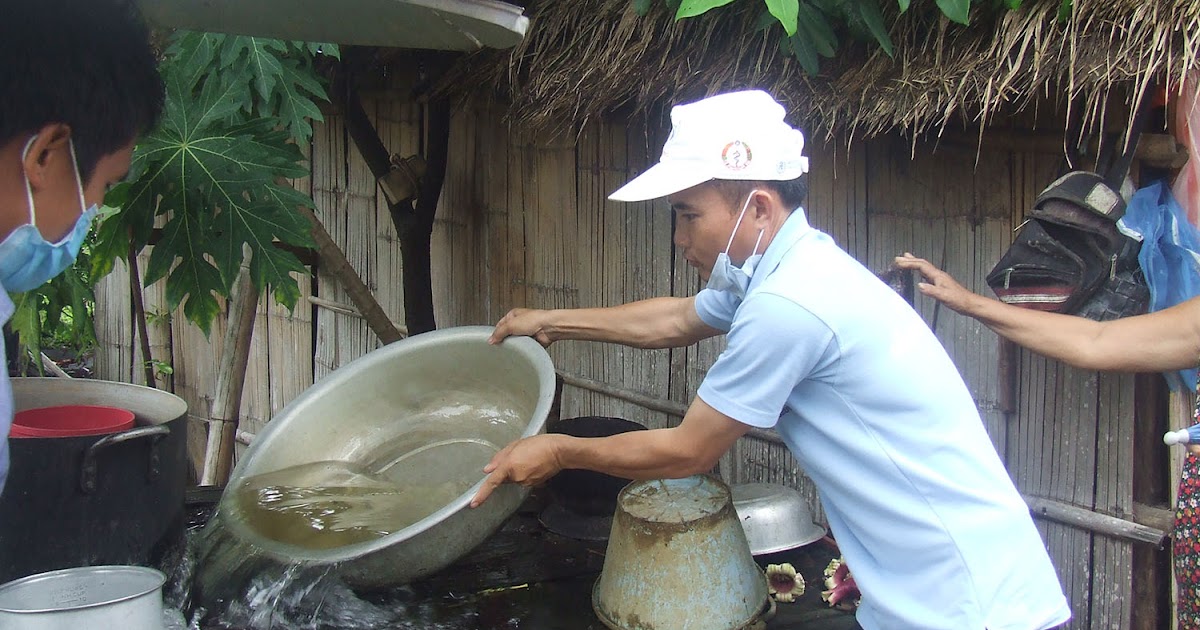 ເປັນໄຂ້ຍຸງຫຼາຍ ເຈົ້າເມືອງ, ສາທາເມືອງລົງມືເອງ ຊ່ວຍປະຊາຊົນກຳຈັດບ່ອນເພາະພັນ -  Laos Update