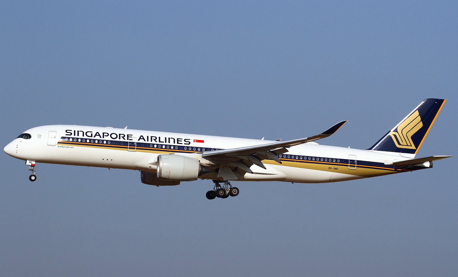 Singapore Airlines Airbus A350-900 Approaching Landing - AERONEF.NET