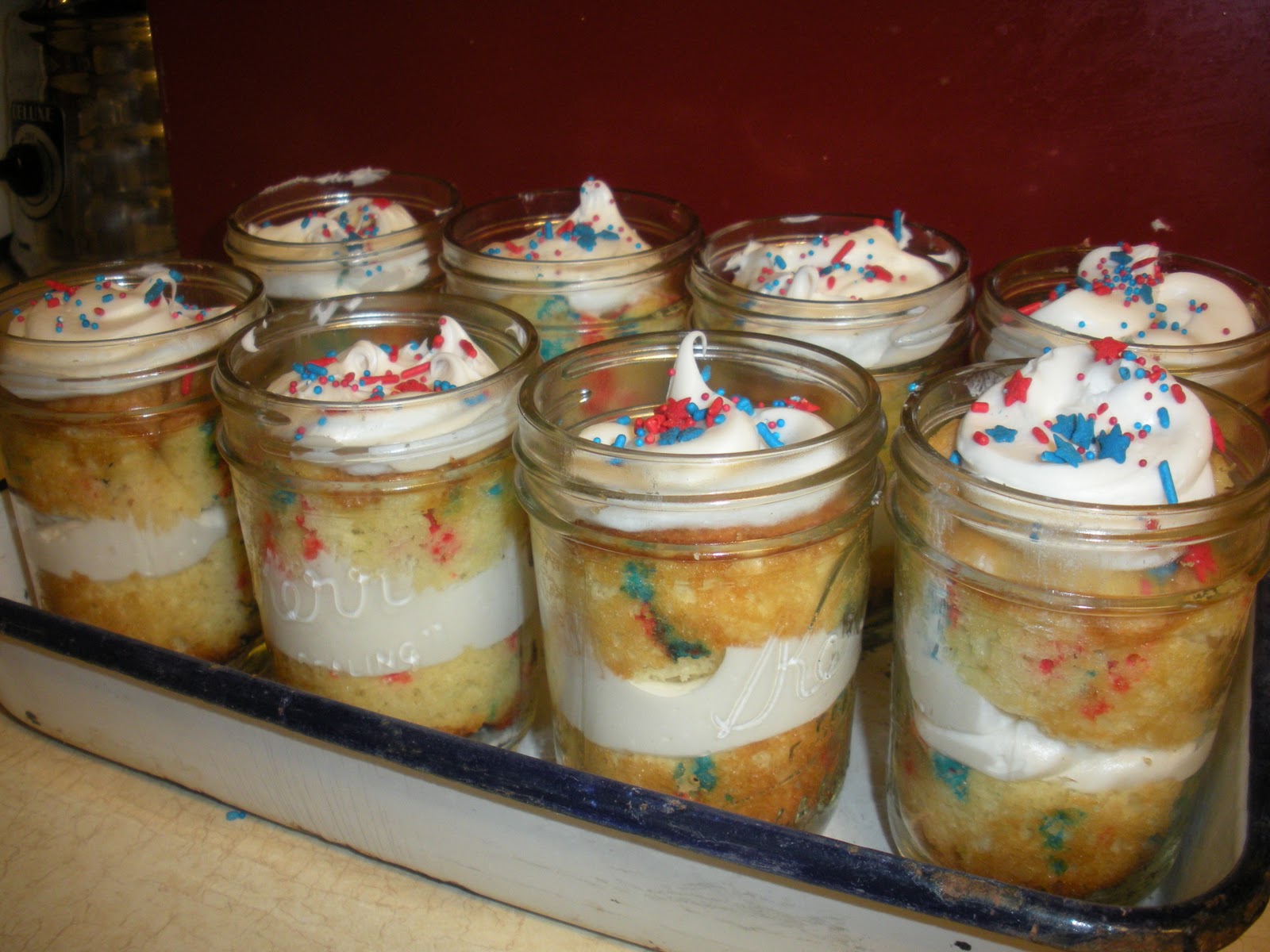 The American Homemaker Mason Jar Cakes