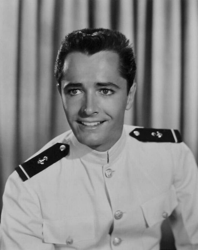 35 Handsome Portrait Photos of John Derek in the 1940s and ’50s