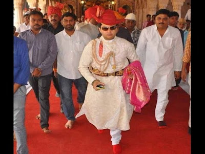 ज्योतिरादित्य सिंधिया वास्तव में कितनी संपत्ति के मालिक हैं (Scindia Family)