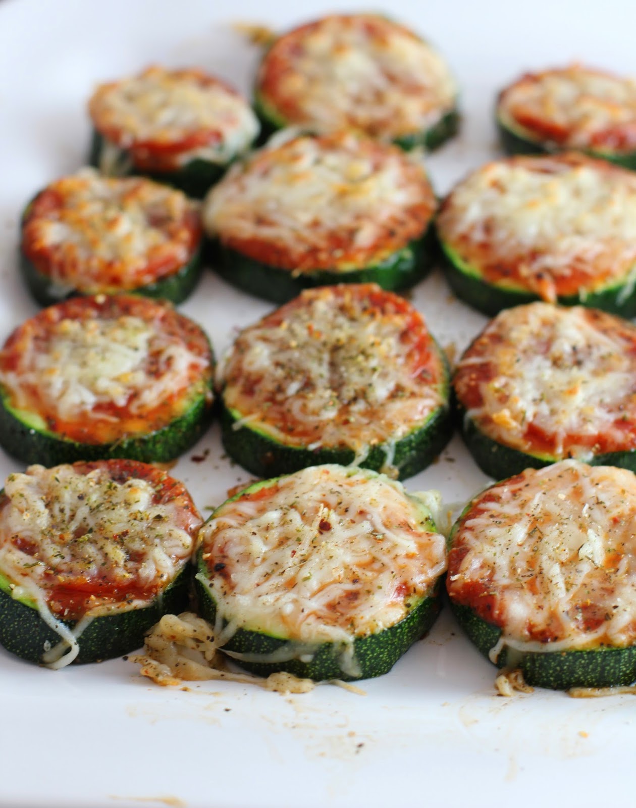 carmen&amp;#39;s kitch: Healthy Zucchini Pizza Bites