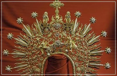 Corona de la Soledad, que ha sido enriquecida en la joyería Castellanos.Para su Coronaciòn.
