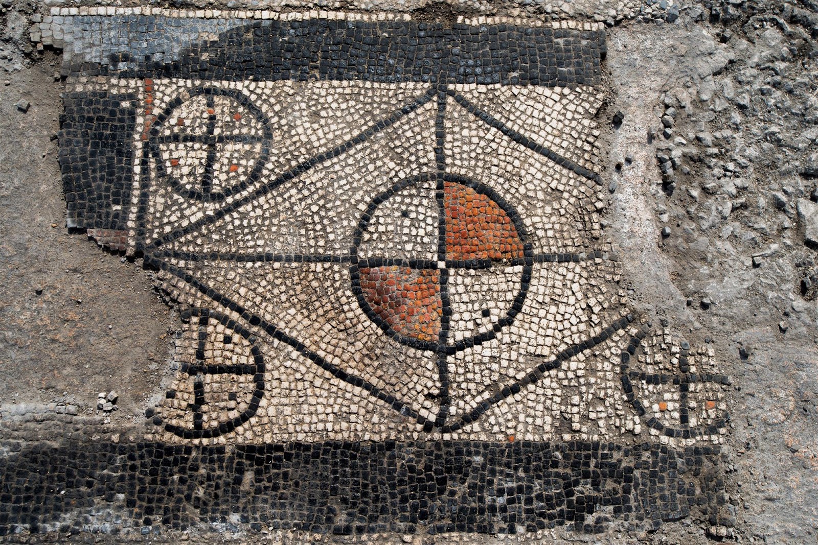 Stunning Roman Mosaics Unearthed Under Construction Site In France The Archaeology News Network