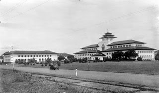 Menelusuri Sejarah lewat Mystery Art Deco Kota Bandung