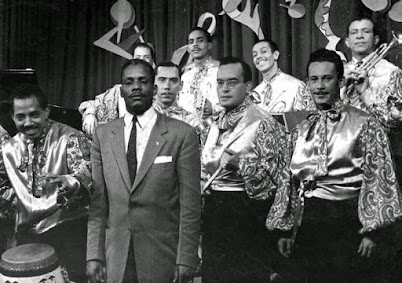 MANUEL VILLANUEVA CON ORQUESTA