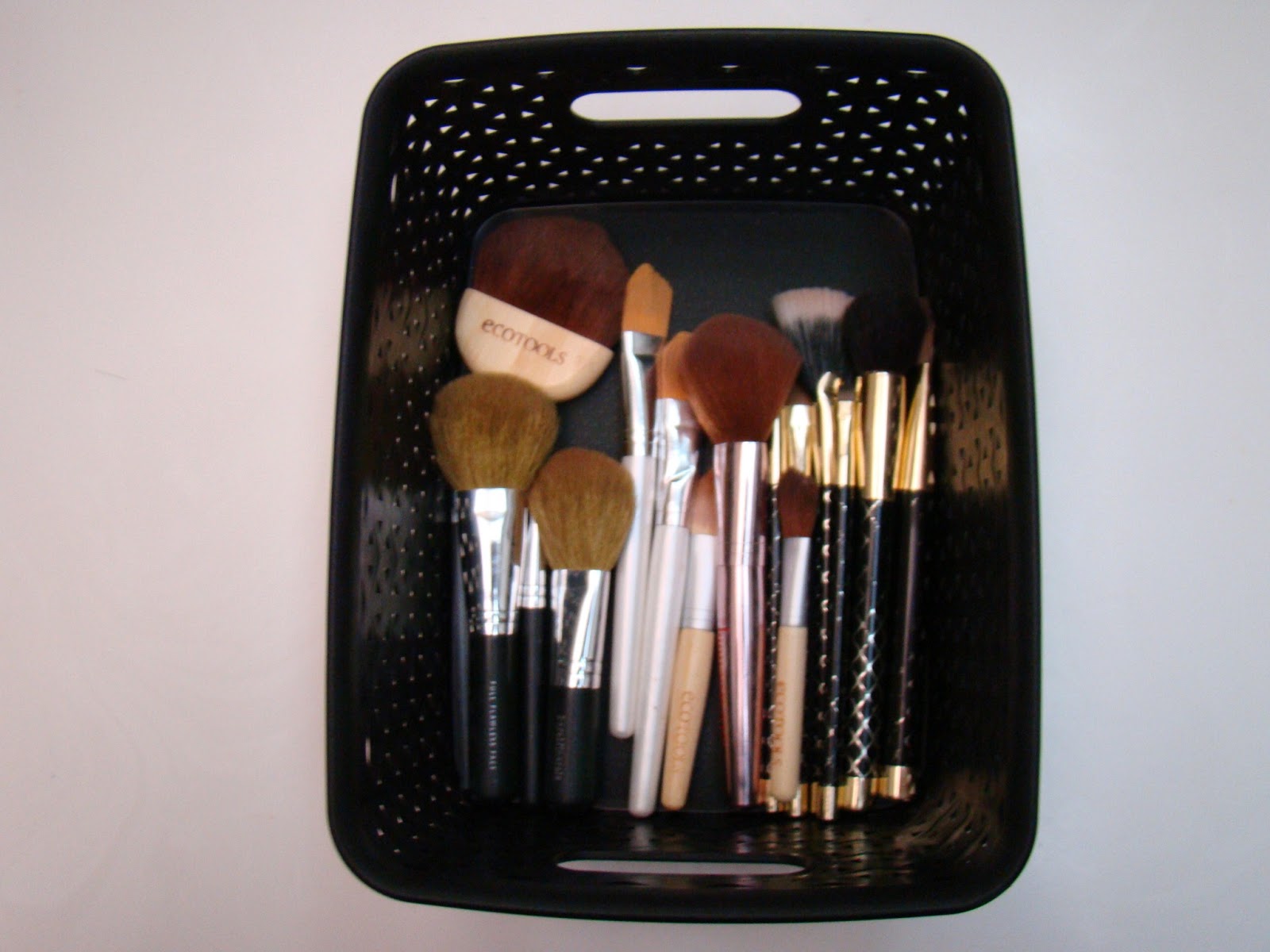 DIYs by Megi D. Makeup Brush Washer and Dryer