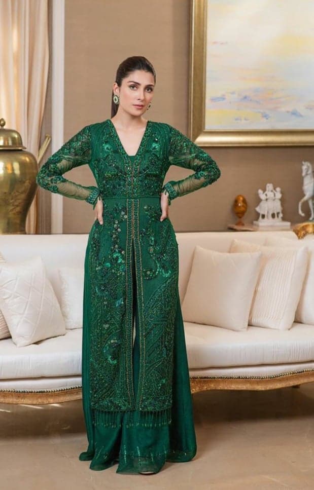 Beautiful Dresses Worn by Pakistani Showbiz celebrities on Eid ul Fitr ...