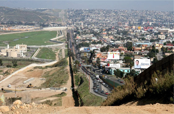 Photo : アメリカとメキシコの国境風景