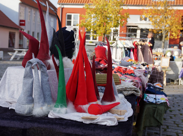 Die Ostseeinsel Bornholm: 12 neue Ausflüge für Familien. Der Flohmarkt in Aakirkeby bietet tolle Sachen für Kinder und Erwachsene.